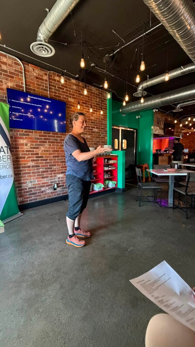 A presenter gestures while pitching to the judges.